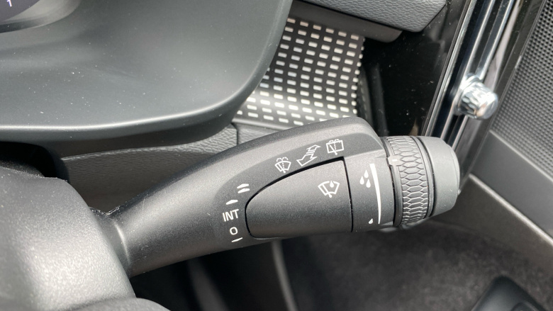 Volvo XC40 2.0 B3P Plus Dark 5dr Auto Petrol Estate